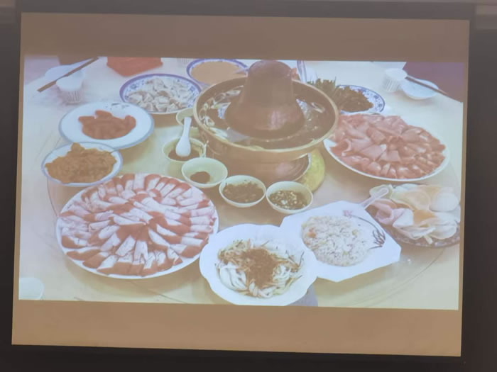 綿陽(yáng)中旅行假日旅行社舉行胡楊林、南疆專列推薦會(huì)